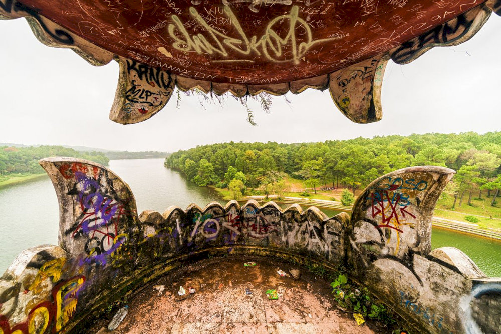 You’re rewarded with a magnificent view of Thuy Tien Lake from the top of the dragon’s head